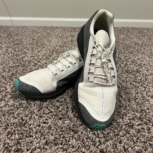 Women’s Nike Run Off White Utility Tennis Shoes - Picture 1 of 9